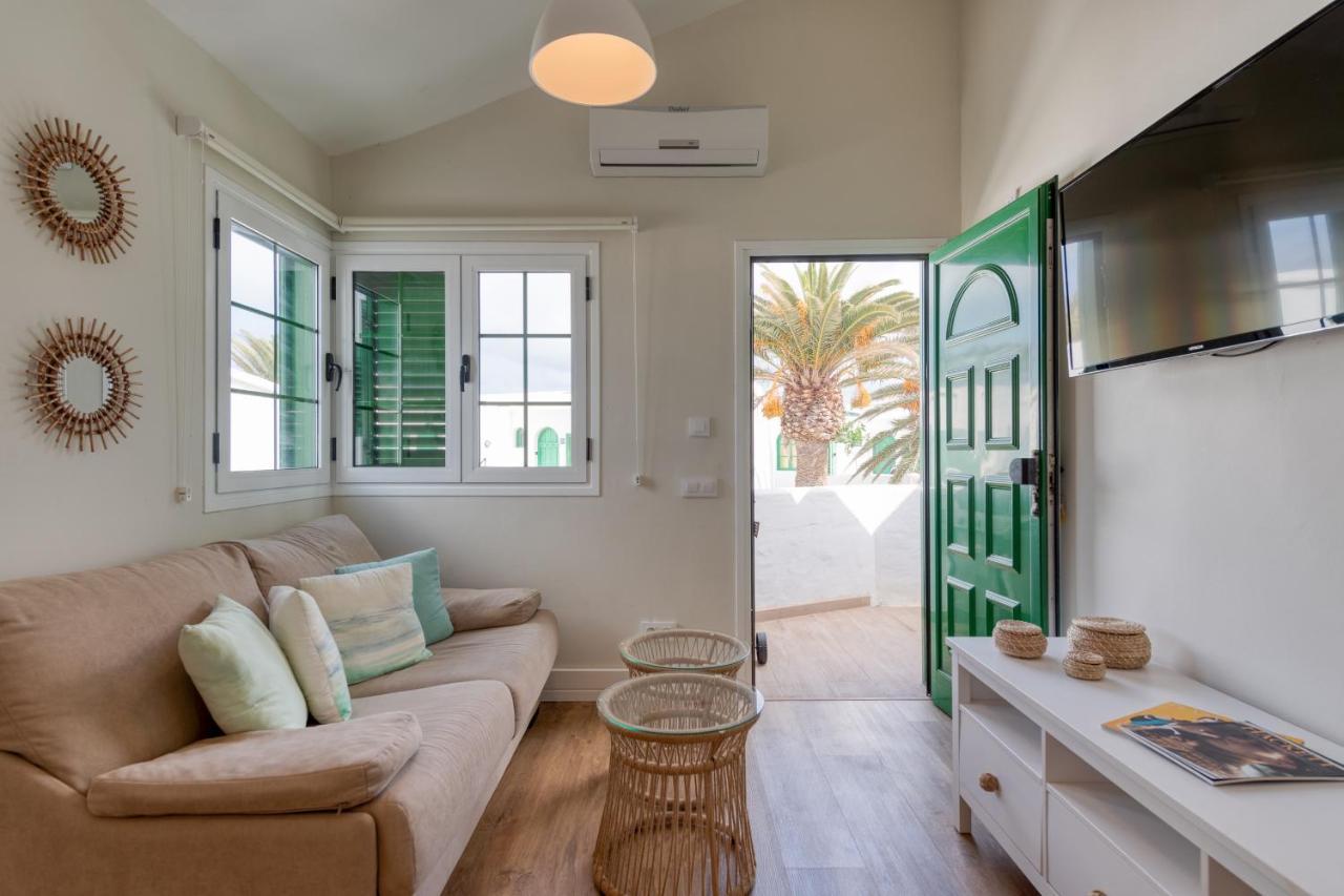 Homeforguest Modern And New Beachfront Apartment La Oliva Exterior photo